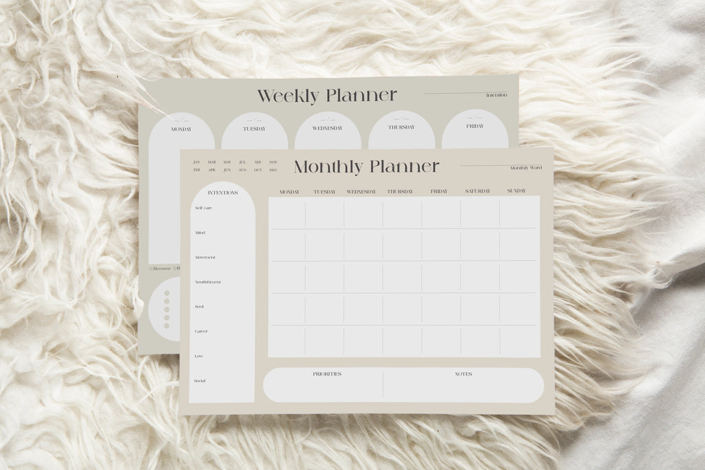MONTHLY DESK PLANNER